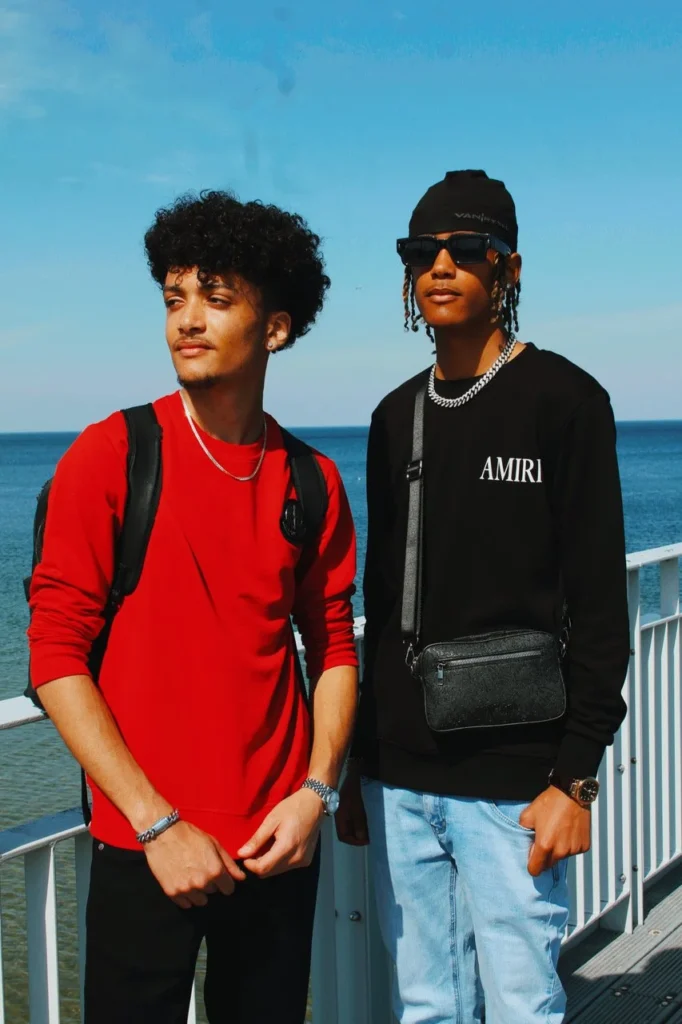 Osaze & Marcus ft: ODUMODUBLVCK – Splendid (Remix) (Single) Osaze & Marcus ft: ODUMODUBLVCK – Splendid (Remix) (Single)