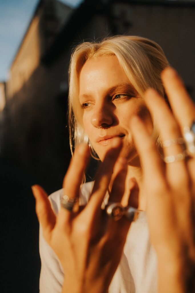 Levina – Invincible Summer (Album) + 10 Questions
