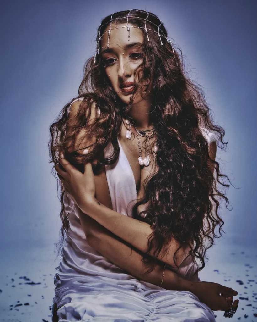 Raveena – Blissed Out (Official Video) Raveena – Blissed Out (Official Video)