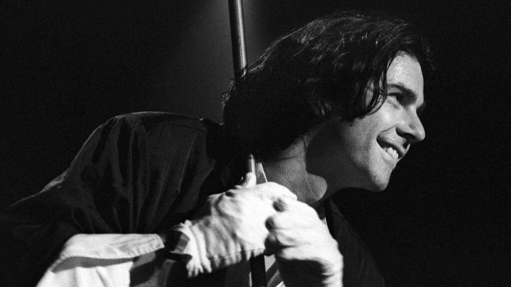 In 1989 the Berlin Wall fell, the Chinese Army turned on studentdemonstrators in Tiananmen Square, and Steve Hogarth replaced Fish in Marillion In 1989 the Berlin Wall fell, the Chinese Army turned on studentdemonstrators in Tiananmen Square, and Steve Hogarth replaced Fish in Marillion